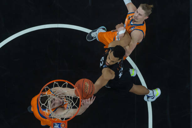 造成边线犯 造成边线犯